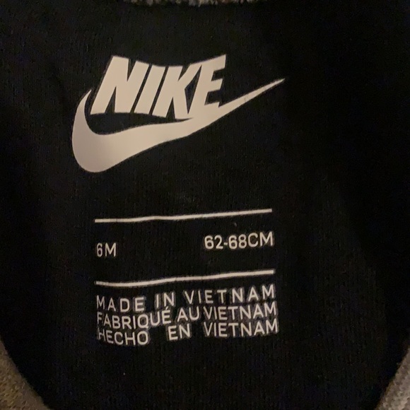 6months Baby boy Nike pajama - Picture 2 of 2